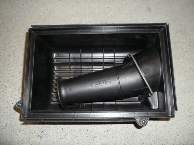 C25XE Air Filter Lid.jpg