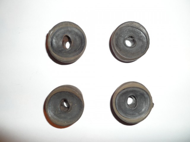 Sway Bar Link Rubbers Old...jpg